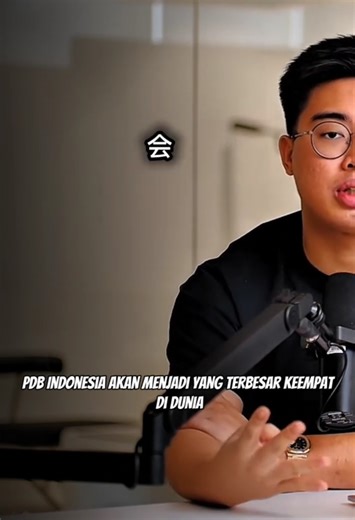Timothy Ronald 是一位来自印度尼西亚的年轻企业家和投资者，因其在加密资产和股票投资领域的成功而被誉为“印尼加密王”。他于2000年9月22日出生于南唐格朗，15岁时便开始了自己的创业之旅，通过销售进口发蜡赚取了第一桶金，并将这些资金用于投资。19岁时，他与雷蒙德·陈和费莉西亚·普特里·蒂亚萨卡共同创立了金融教育平台“特纳克·乌昂”（Ternak Uang）。2022年，他又推出了专注于加密资产投资培训的“加密学院”（Akademi Crypto），致力于帮助年轻人和其他投资新手了解加密资产的知识。 除了商业上的成就，蒂莫西在社交媒体上也非常活跃。他在YouTube、TikTok和Instagram等平台上分享关于金融和投资的内容，尤其是他的YouTube频道，拥有超过240万订阅者和3.08亿次观看量。他的内容涵盖了从投资基础到加密资产和股票市场的最新动态，深入浅出，深受初学者和资深投资者的喜爱。他的视频不仅提供投资技巧，还强调自我提升和财务自由的重要性，激励了无数观众追求自己的梦想。他的表达方式亲切且易懂，尤其受到年轻人的热烈追捧。 蒂莫西还展现了高度的社会责任感。通过