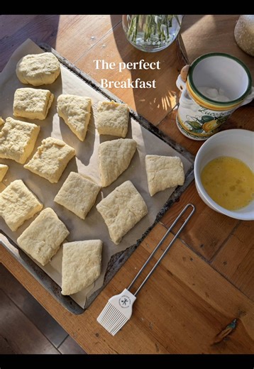 My favorite quick and easy breakfast idea - perfect for last minute guests 🥐🫶🏼🍰✨ RECIPE: @Ballerina Farm - 900g all purpose flour - 50g caster sugar - 3 heaping teaspoons baking powder - Pinch of salt - 170g grated cold butter - 3 eggs - 15oz milk - Egg wash Combine /sift together flour, sugar, baking powder, salt Add grater butter and combine until sandy texture Create well and pour in milk / egg mixture Stir till just combined Lay onto surface and carefully flatten with rolling pin Cut int