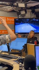 Walentynkowa Playlista z Marcin Wojciechowski w Jedynka - Program 1 Polskiego Radia wymagała dziś od nas umiejętności szybkiego reagowania. Graliśmy przepiękne miłosne piosenki, a za chwilę łączyliśmy się z Mediolanem, gdzie startowali nasi panczeniści 👌 Duża dynamika!💥 Aneta Kacprzak | Edyta Bartosiewicz