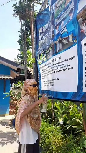 HALLO SOBATKU ‼️‼️ Tanggal 1 Oktober tahun 2024 SMP Negeri 1 Ciasem akan mengadakan fashion show dengan menggunakan kain ecoprint lohh‼️ Ini adalah salah satu kegiatan dari p5 yang bertema 'Gaya Hidup Berkelanjutan dengan topik Ecoprint.' Vidio di atas adalah Vidio hasil karya anak 9b untuk mempromosikan hasil kain ecoprint kita. Kalian sudah liat kan? ecoprint itu apa, dan bagaimana hasil dari pembuatan ecoprint itu??? Kelas kita menggunakan teknik pukul. Menurut kami teknik ini sangat mudah un