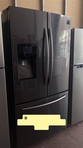 Briana Outhlet on Instagram: "🔥Heladera Side by Side Inverter Samsung RF263BEAESG 🔥 Fábrica de hielo 😱😱🧊 Capacidad bruta 701 litros 💧 Sistema No frost ✅ Control de temperatura 🌡️ Digital Externo ✅ Luz interior💡 Display LCD ✅ Color: Black Stainless Dispenser de agua 💧 Dimensiones: 1,78 de alto, 92cm de ancho y 83de profundidad #sidebyside #inverter"