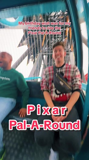 This ride really is different 😂 #disneyland #disneyferriswheel #pixarpalaround #disneyparks