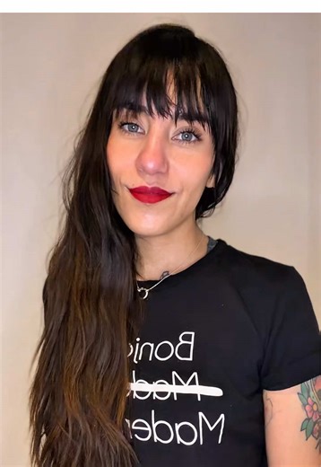 No me hagas demasiado caso… pero sugiero que no te niegues el derecho de conocerte completamente. Carl Jung llamó a esto la sombra: La parte que reprimimos para poder seguir conviviendo con nuestra propia conciencia. “La belleza es el comienzo de lo terrible que todavía podemos soportar.” #styledbycellcat #estilopersonal #consultoriodelabsurdo #historiadelamoda #asesoriadeimagen