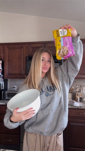 1.4K views | Chocolate chip cookies are my love language, especially around the holidays 﫶 Merry almost Christmas everyone! I’m getting so excited!  #christmascookies #holidaybaking #chocolatechipcookie | Halle Young | Facebook