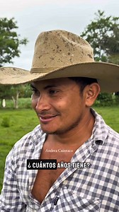 El trabajo de llano no es literalmente trabajar. Abarca saber hacer todas las funciones de una finca, desde el ordeño hasta vaquería. Los niños SI ESTUDIAN, pero como en cualquier finca ayudan a sus padres en las labores del día a día. A eso se le dice trabajar llano. | Andrea Cuintaco