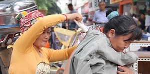 Cupping Therapy Is So Popular In China That People Just Do It In The Street