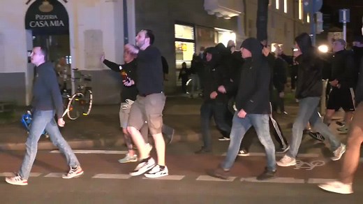 68K views · 702 reactions | Trotz Ausgangssperre und Kontaktbeschränkung feiern Fans von Borussia Dortmund den Pokalsieg auf dem Dortmunder Borsigplatz - unter den Augen der Polizei. ➡️ Mehr dazu im Artikel "Trotz Ausgangssperre: BVB-fans feiern Pokalsieg in Dortmund": waz.de/232284539 [€] | WAZ | Facebook