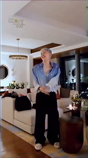 BIGBANG VVIP 5 on Instagram: "Stylist asked for his pants, GD stunned and speechless #gdragon #kwonjiyong #kingofkpop #权志龙 #peaceminusone #übermensch #xxxibgdrgn"