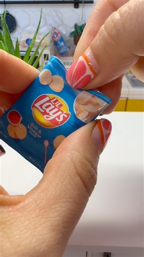 Tutorial - how to make a miniature packet! Do you enjoy these tutorials ? Let me know in the comments and I’ll do more #howto #tutorial #learning #minilife | My Mini Bakes