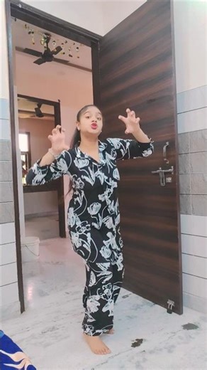 Raat beri kamra mein chor ghus aaya#hello#friends#ytshots#danceperformance