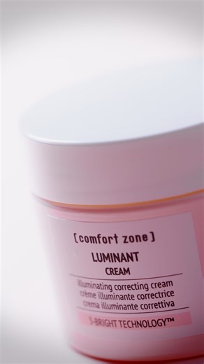 #CittaBellaBeautyAwards 2025/26 :BEST DARK SPOT CARE [ comfort zone ]Luminant Cream 挥别暗沉 绽放光彩 [ comfort zone ]Luminant Cream 以创新"3-Bright 智能美白技术"为核心，从抑制、校正与预防三个维度，淡化斑点、提亮肤色、阻断新的色素沉淀形成。 结合高浓度植物萃取与亮白成分，这款面霜可以帮助稳定色素细胞活性，增强肌肤的防御力，改善暗沉，使肌肤由内而外散发自然净透光感。轻盈细腻的面霜质地，带来持久的保湿，赋予肌肤饱满健康的光泽。 💌前往 cittabella.my，阅读全文报道。 #comfortzone #cittabellabeautyheroesoftheyear #cittabellamalaysia | 都会佳人 CITTA BELLA Malaysia