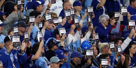 Jonas Brothers add poignant touch to World Series' Stand Up to Cancer event