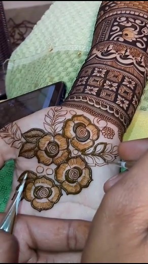 Shree Krishna Mehndi Design - Design Ka Naam Kya Hai?