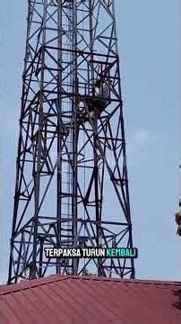 Allegedly over family issues, 26-year-old man climbs tower behind Baiturrahman Mosque in Sekupang