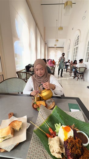 Enjoy Delicious Lunch at Kaw Kaw Malaya