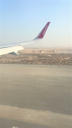 Exceptionally smooth landing by Lady Pilot at UAE Airport 🛫👮 #ladypilot #landing #airarabia