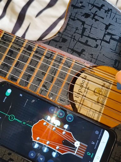 Demostración de Guitarra Ochorola con Takamine