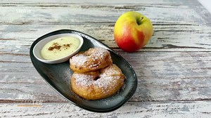 Rezept: Gebackene Apfelringe mit Vanillesoße