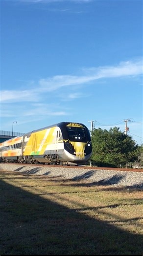 A GoBrightline passenger train passes through Deerfield Beach, Florida on a sunny afternoon. Brightline provides a fast rail connection between Miami and Orlando with speeds reaching 125 miles per hour. The trainsets used for the service were constructed by Siemens Mobility at their plant in Sacramento, California. #trains #florida #brightline #highspeedrail #transportation #miami #orlando | Coasterfan2105