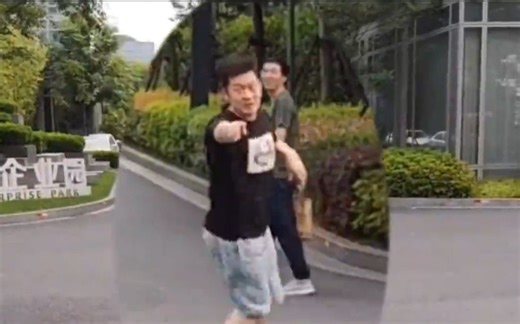 这是我见过最嚣张的程序员，想刀他的眼神是藏不住的！