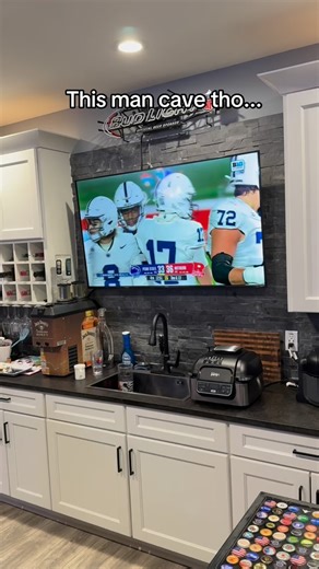 If only we had a decent setup for rivalry weekend. #football #ncaa #thanksgiving #mancave #theboys | Matt Rogers