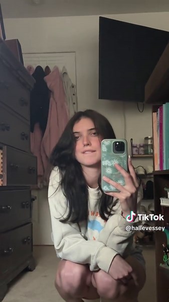 hallevessey (@hallevessey)’s video of the offspring alien romulus