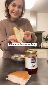 Coucou les amours Recette Tabouna 100% réussie Une recette dédiée particulièrement aux tunisiens à l’étranger qui ont le mal du pays ! Vous retrouverez l’odeur tant appréciée de ce pain 100% tunisien. Accompagné avec là meilleur hrissa @tunisian_products_everywhere et la meilleur huile d’olive tester et valider par la bayo souvenir #amour #famille #family #ambiance #jaw #été #cuisine | Beya Gmati