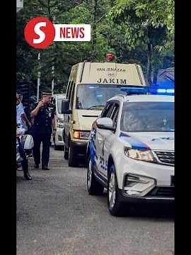 Pak Lah's remains arrive at Masjid Negara