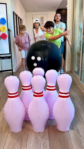 Funny Family Bowling Game 🎳 | Team Family
