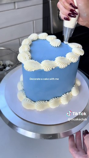 Vintage Buttercream Cake Decorating Tutorial