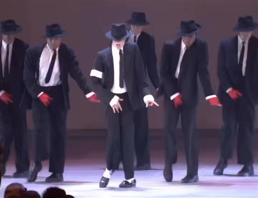 Michael Jackson set the bar so high that no one will ever touch it again when he delivered one of the most legendary live performances in MTV history at the 1995 MTV Video Music Awards, leaving a moment that defined what a true stage performance looks like.