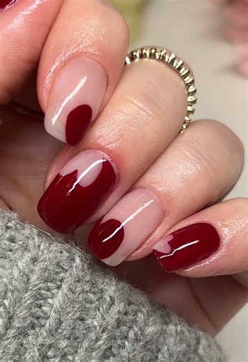 easy cutout heart nail design using regular nail polish. it’s an easy valentine’s day nail art even for beginners, you just need a line brush! ♥️ • #heartnails #valentinesdaynails #rednails #nailart #nailtutorial