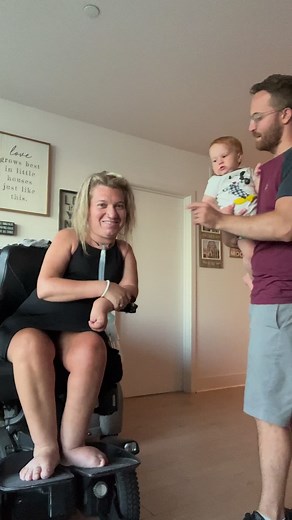 390K views · 5.2K reactions | You get a kiss! You get a kiss!You get a kiss! Everyone gets a kiss! | 횆횑횎횎횕 홻횒횏횎 횒횗 횝횑횎 횆횑횎횎횕 횆횘횛횕획 | Facebook