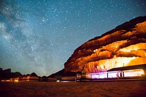 De Brugse Elisabeth Callens reisde naar de koudste en warmste plaatsen ter wereld om er foto's te maken. In Siberië en Groenland trok ze foto's bij -56°C en in Jordanië en Oman bij meer dan 50°C! Bekijk hier een deel van de prachtige foto's! | Radio2 in west-vlaanderen