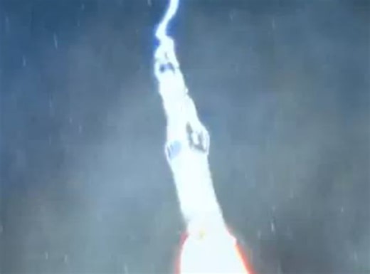 What happened when two bolts of lightning struck Apollo 12 - The Weather Network