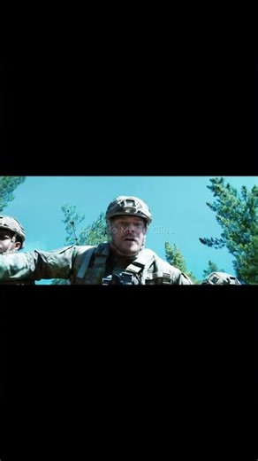 A Group of Soldiers With No Weapons Defeats an Alien War Machine