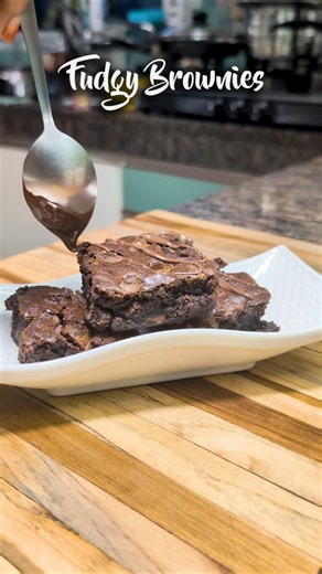 Easiest Fudgy BROWNIES | Crackley Top Finish with Nutella Dressing #brownie #fudgebrownie #chocolate