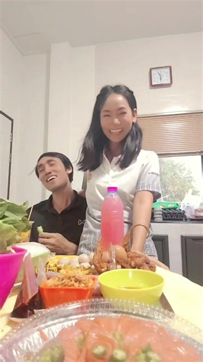 อาหารการกินพร้อม ร้อง เล่น เต้นประกอบเพลงครบ perfect พี่คมเลือกไม่ผิดคนแน่นอน😜🤣🥰#ครูลูกปลาพาปัง #ปะป๊าคม #ตั้งใจมารัก #มื้อเย็น #ครอบครัวเราเป็นคนตลก