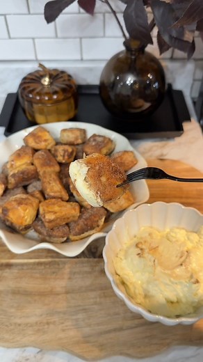 Warm up your holidays with these brown butter cinnamon biscuit bites. They’re sweet, simple and gone in seconds! Ingredients: 1 can Pillsbury Grands! Southern Homestyle Buttermilk Biscuits (or any Pillsbury homestyle biscuits) ½ cup granulated sugar 1 tablespoon ground cinnamon 3oz store-bought brown sugar butter Cream cheese frosting, for dipping Instructions: -Preheat oven to 375°F. (175°C) -Line a baking sheet with parchment paper or lightly grease it. -Cut each Pillsbury biscuit dough into q