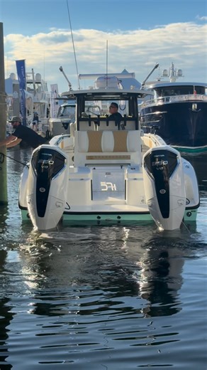 Center Consoles Only on Instagram: "Beautiful @insettaboatworks 35’ IFC docking in Ft. Lauderdale. How about those @hondamarine_usa 350’s??"
