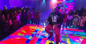 T-Pain Performs Acoustic Medley of Hits on MTV TRL