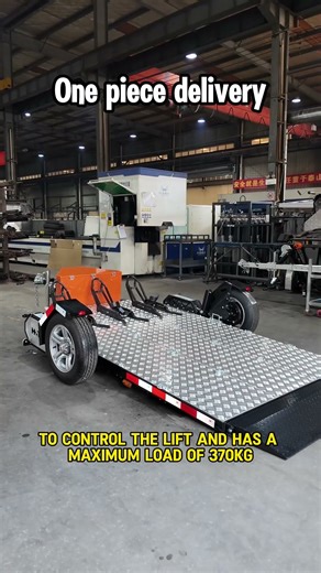 Hydraulic lift trailer capable of carrying two motorcycles