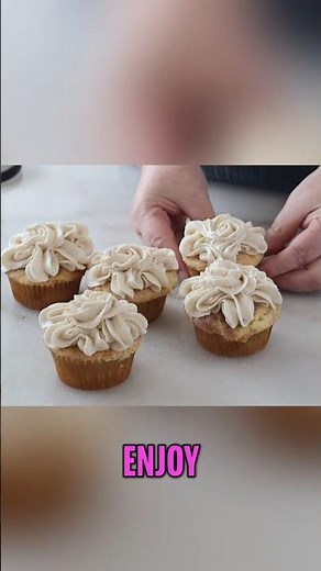 Churro Flavored Cupcakes That Stay Soft & Moist #glutenfree #recipe #baking
