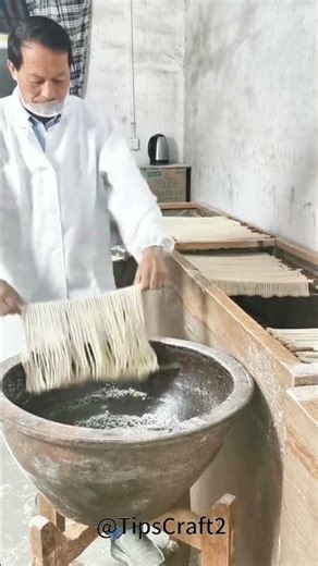 The birth of handmade hollow noodles: a miraculous journey from dough to "silver thread"