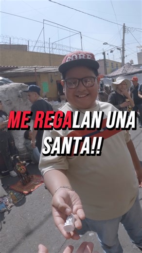 Daniel Ramos on Instagram: "Me regalan una Santa en Tepito Muchas gracias a toda la hermosa gente del Barrio de Tepito por tanta calidez y alegría. Mucho respeto y cariño para ellos de vuelta #photography #hopecore"