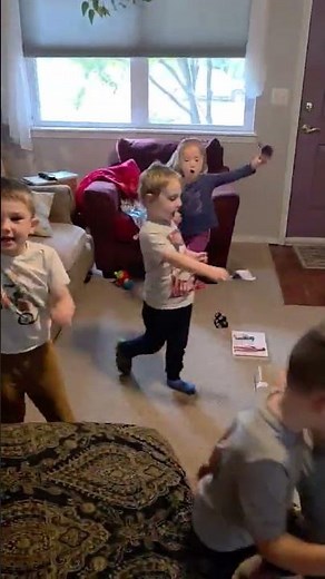 🎨 Making Coffee Filter Bats with Kids – Simple Halloween Craft! 🦇