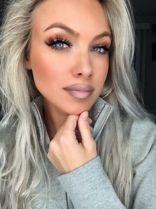 A simple look with a drip of orange 🧡 🧡List of makeup used: http://yq.link/ve1dug2 🧡Lashes used: "Fancy" magnetic lashes From http://lillashes.com/discount/hanna10 | Beauty by HannaLee