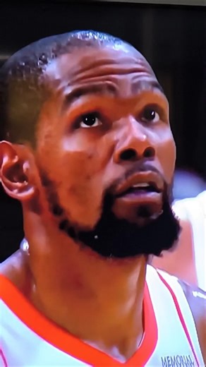 The day Kevin Durant Surpass Michael Jordan on Scoring list with Signature Three