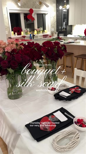 We hosted our first workshop and it was such a cute night 🤍 thank you to everyone and @FLOWER HOUSE Studios for making this evening special!! See you at the next workshop ✨ #workshops #sustainablefashionbusiness #smallbusinessworkshop #