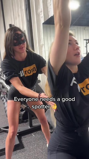 Putting our shirts to good use! #fullrom #latpulldown #gymgirls